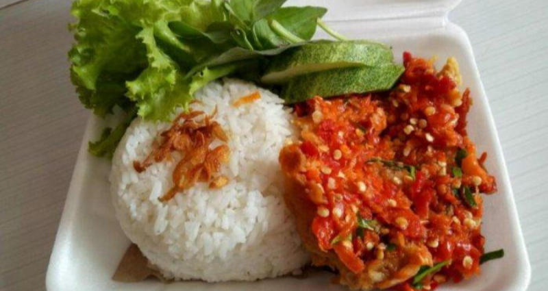 Nasi ayam geprek